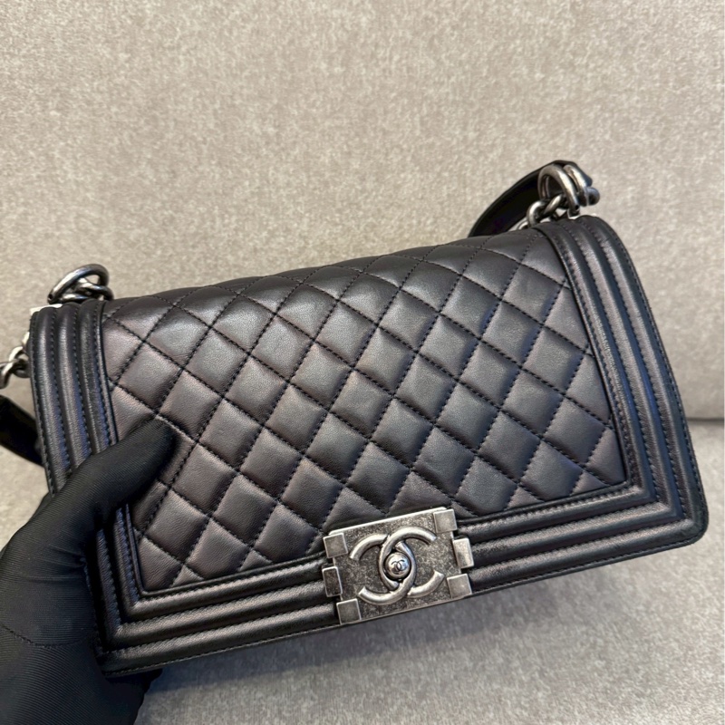 香奈兒BOY 25黑銀-1