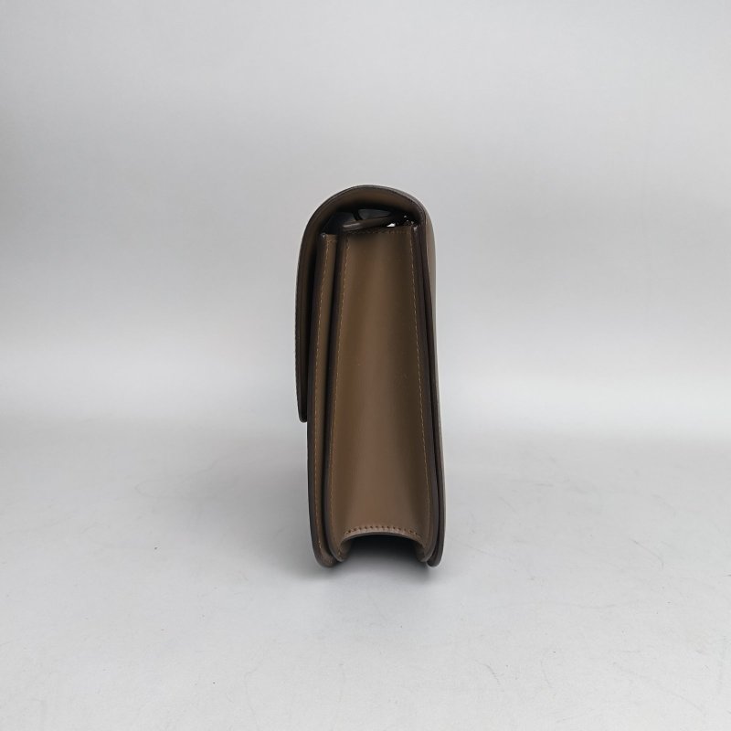 CELINE ClassicBox中號金棕色牛皮金扣肩背包-1