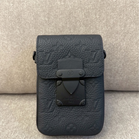 LV S-lock壓紋側背包