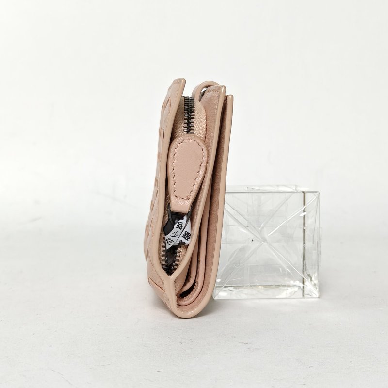 BOTTEGA VENETA 粉色羊皮短錢包肩背包-1