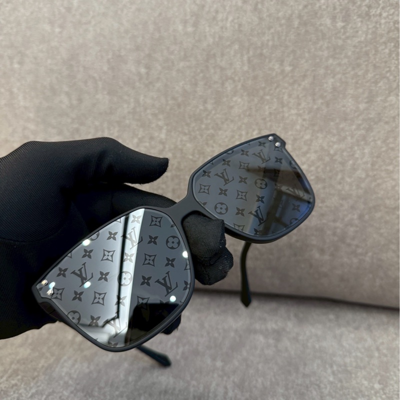 LV滿版墨鏡-1