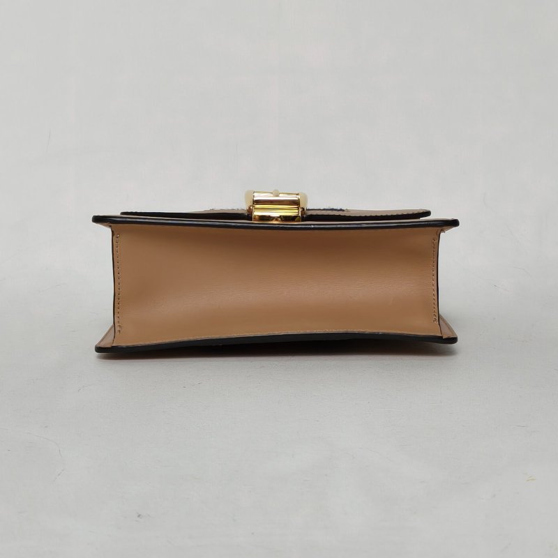 GUCCI Sylvie塞爾維亞絲帶包Mini19棕色牛皮金扣肩背包-4