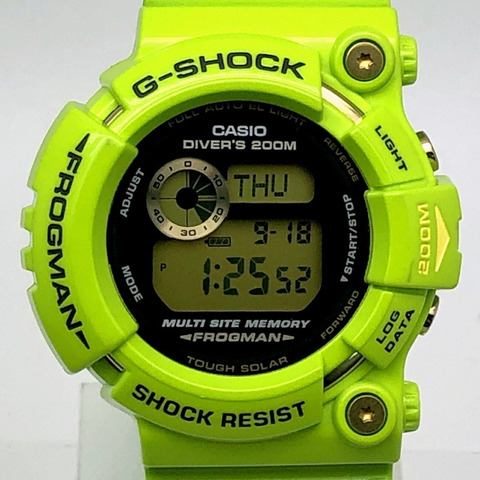 卡西歐 G-SHOCK GW-200F-3 FROGMAN EARTHWATCH 手錶，錶盤圖案為雨蛙、樹木和海豚/鯨魚。太陽能動力，採用亮綠色/黃色塗裝。 2009 年 6 月發售。可在 Mikunigaoka 商店購買。商品編號：ITE3CVMX70O4。