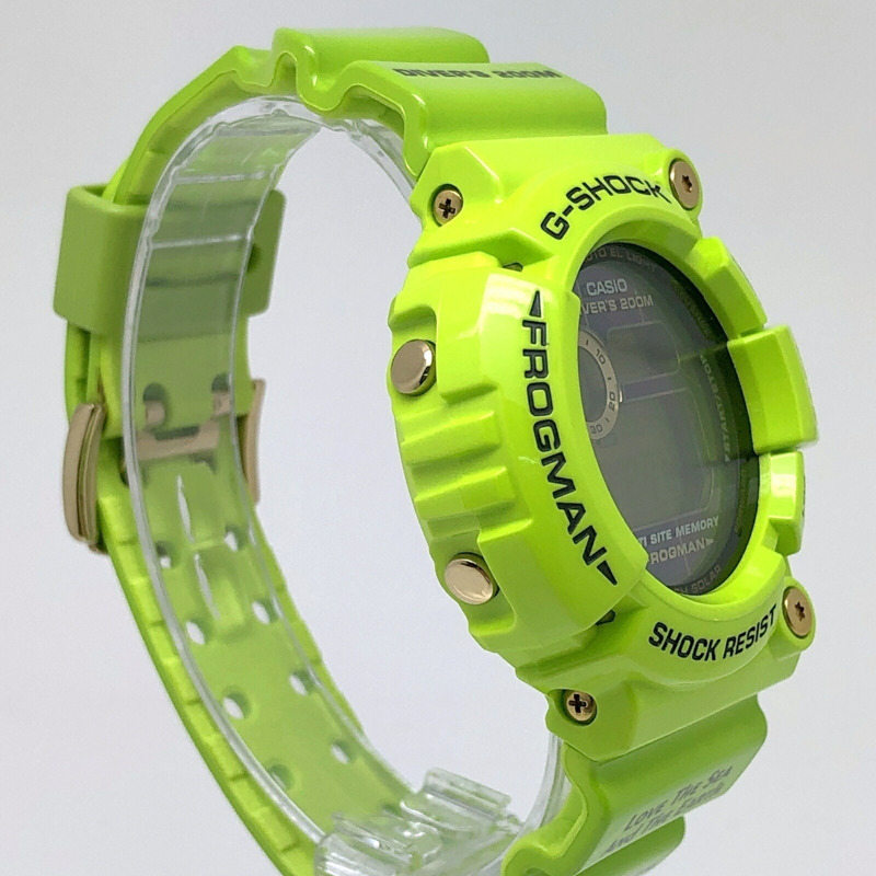 卡西歐 G-SHOCK GW-200F-3 FROGMAN EARTHWATCH 手錶，錶盤圖案為雨蛙、樹木和海豚/鯨魚。太陽能動力，採用亮綠色/黃色塗裝。 2009 年 6 月發售。可在 Mikunigaoka 商店購買。商品編號：ITE3CVMX70O4。-2