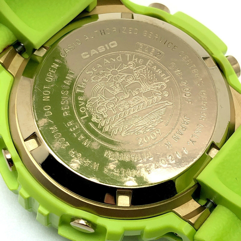 卡西歐 G-SHOCK GW-200F-3 FROGMAN EARTHWATCH 手錶，錶盤圖案為雨蛙、樹木和海豚/鯨魚。太陽能動力，採用亮綠色/黃色塗裝。 2009 年 6 月發售。可在 Mikunigaoka 商店購買。商品編號：ITE3CVMX70O4。-7