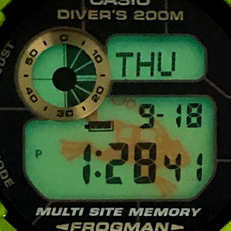 卡西歐 G-SHOCK GW-200F-3 FROGMAN EARTHWATCH 手錶，錶盤圖案為雨蛙、樹木和海豚/鯨魚。太陽能動力，採用亮綠色/黃色塗裝。 2009 年 6 月發售。可在 Mikunigaoka 商店購買。商品編號：ITE3CVMX70O4。-8