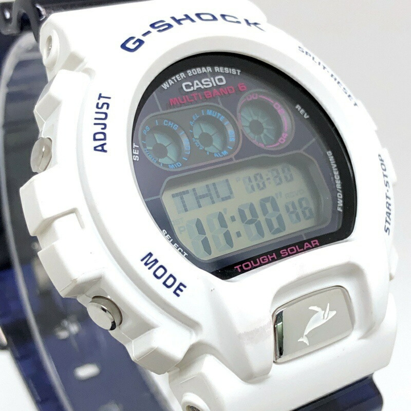 卡西歐 G-SHOCK GW-6900K-7 伊魯卡 2011 手錶，電波太陽能，Tough Multi-Band 6 電波接收，白色錶盤藍色鏤空，ICERC 日本製造，伊魯卡吉吉款，2011 年 6 月發售，Mikunigaoka 商店，ITG8RT-3