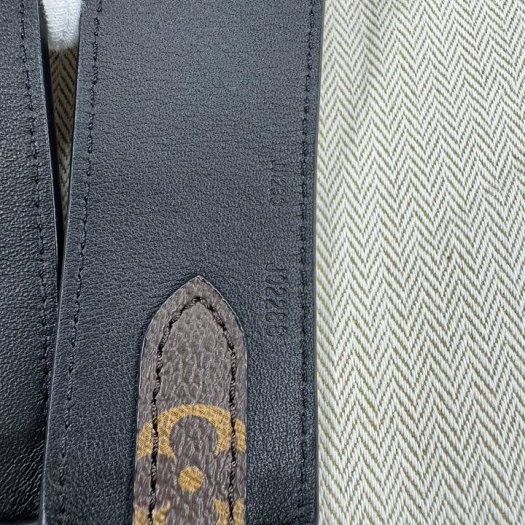 LV近乎全新的背帶-5