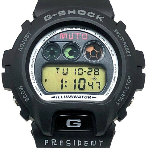 卡西歐 G-SHOCK DW-6900BMK-9 手錶，以全日本職業摔角總裁武藤敬司為主題。武藤敬司也是「三劍客」之一，代表「戰鬥精神」。這款手錶於 2002 年左右發售。三國丘店有售。 ITB1R0GFMAQF