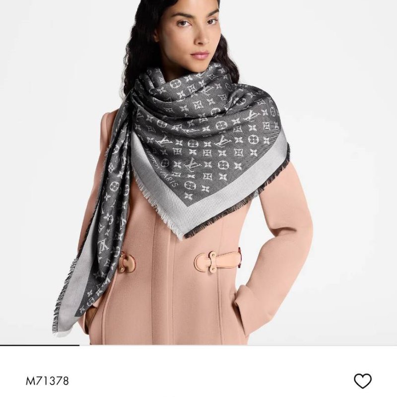 LV M71378 Monogram Denim 🌈實品拍照🌈披肩/滿版老花/羊毛絲綢披肩/圍巾/黑銀/黑灰(9.8新)-8