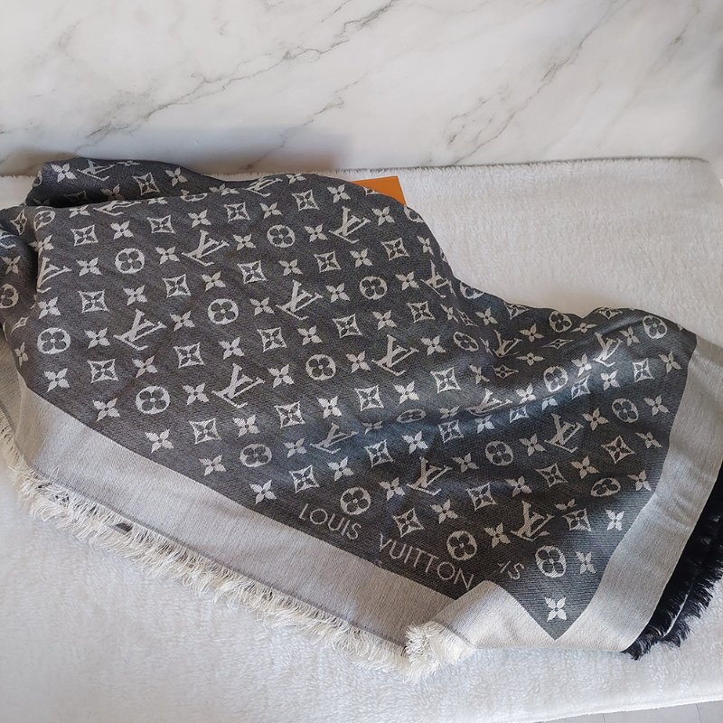 LV M71378 Monogram Denim 🌈實品拍照🌈披肩/滿版老花/羊毛絲綢披肩/圍巾/黑銀/黑灰(9.8新)-15