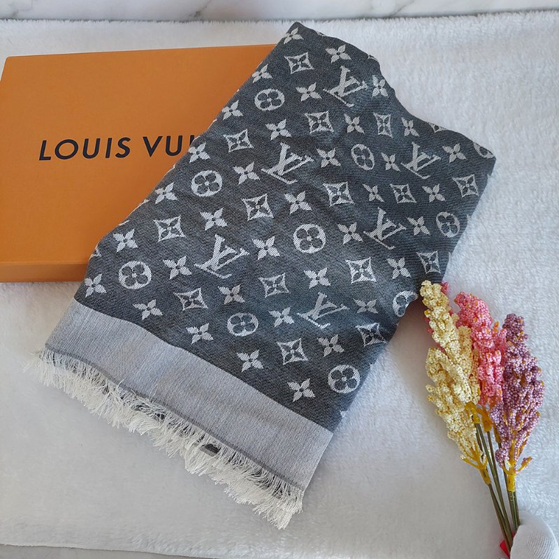 LV M71378 Monogram Denim 🌈實品拍照🌈披肩/滿版老花/羊毛絲綢披肩/圍巾/黑銀/黑灰(9.8新)-16