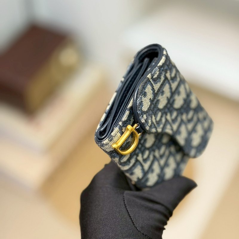 🏷Dior.Saddle Lotus 緹花三折短夾-4