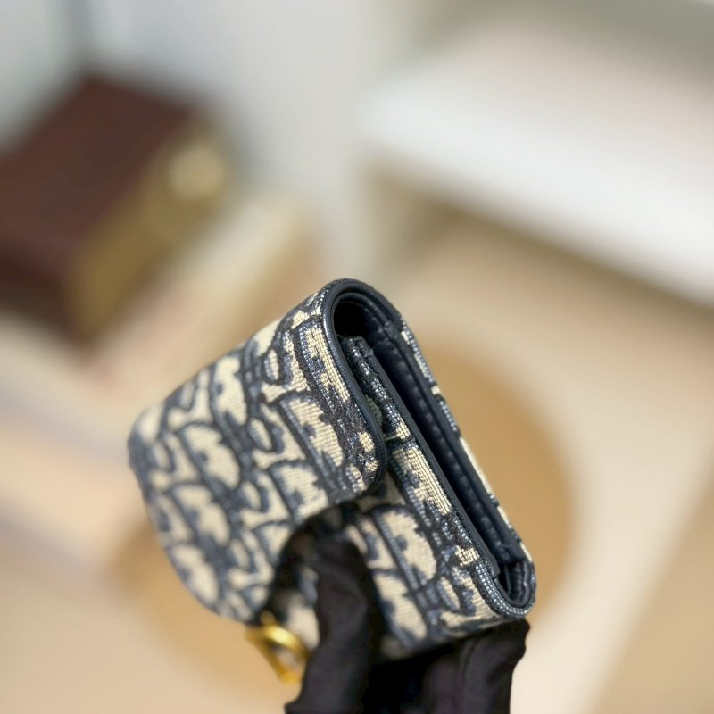 🏷Dior.Saddle Lotus 緹花三折短夾-9