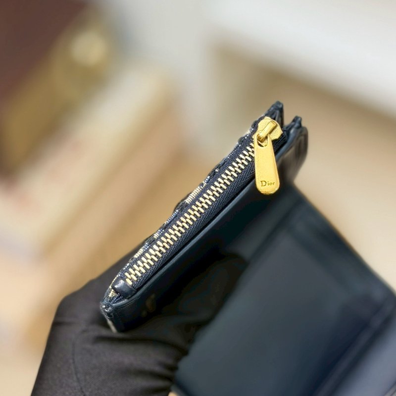 🏷Dior.Saddle Lotus 緹花三折短夾-19