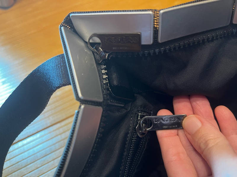 三宅一生銀色斜背/側背包-4