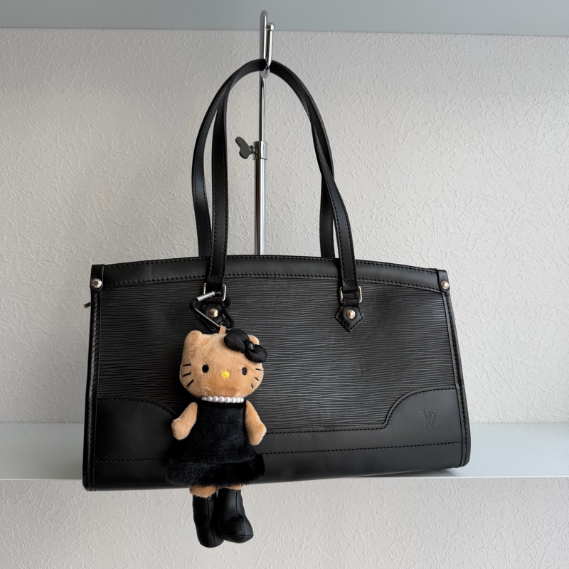 LV黑EPI三角肩背包 上班包-1