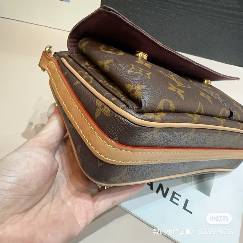 LV 原花金釦Vivacite雙口袋肩斜背包 M46999-4