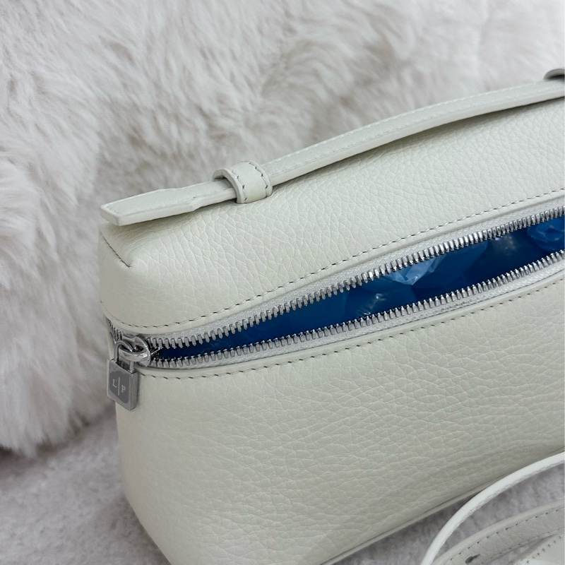 【全🆕】 Loro Piana ExtraPocket L19 拉鍊開合 粒面小牛皮 單肩手提包 細語白色-5