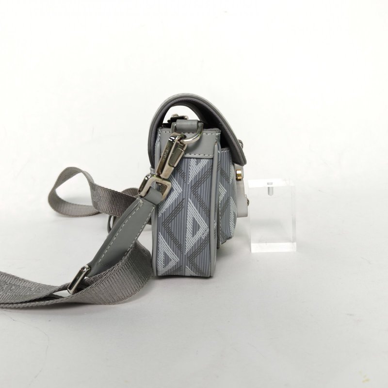 DIOR 灰色PVC銀扣2022HITTHEROAD相機包肩背包-3