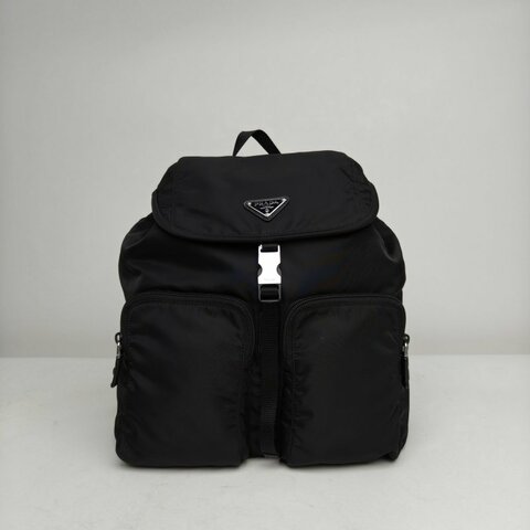 PRADA 黑色尼龍Saffiano系列Saffiano雙口袋翻蓋抽繩雙肩包肩背包