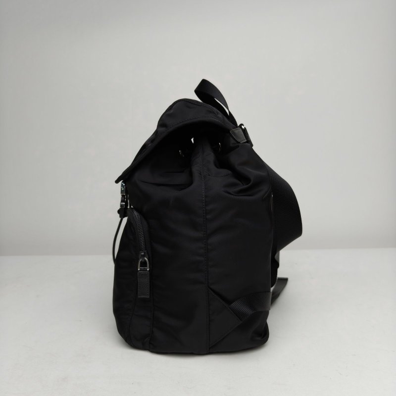 PRADA 黑色尼龍Saffiano系列Saffiano雙口袋翻蓋抽繩雙肩包肩背包-3