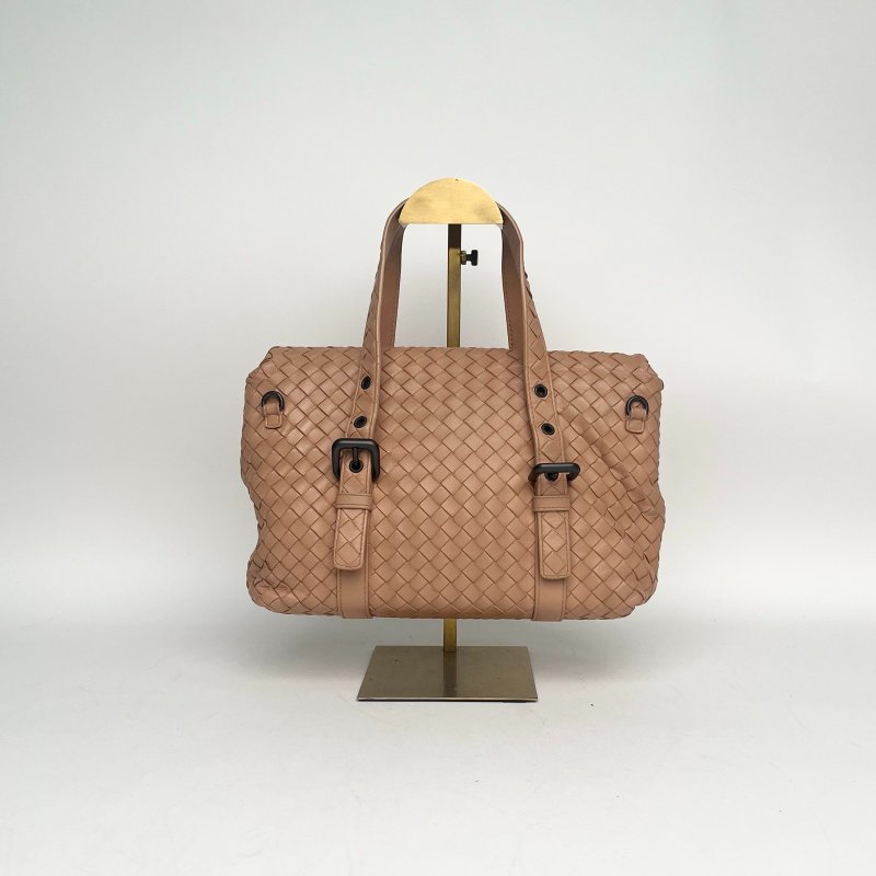 BOTTEGA VENETA 奶茶色牛皮鎢鋼扣經典編織郵差包28肩背包-2