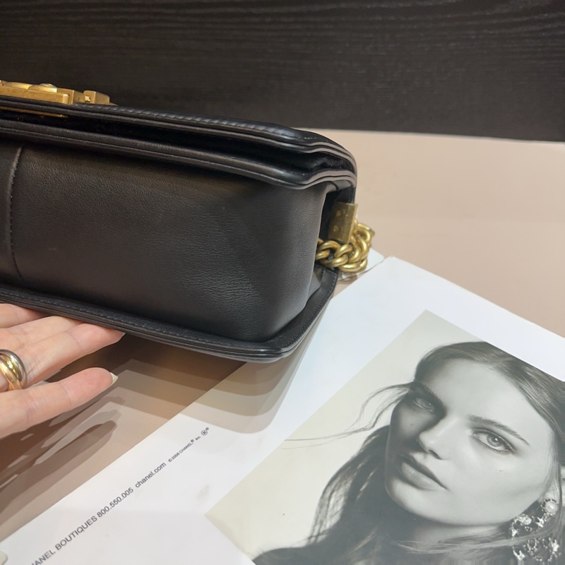 Chanel 黑羊皮霧金釦斜Boy25-3