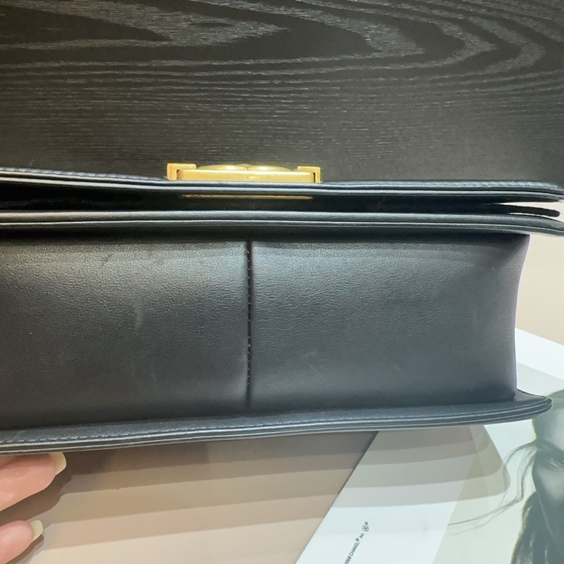 Chanel 黑羊皮霧金釦斜Boy25-8