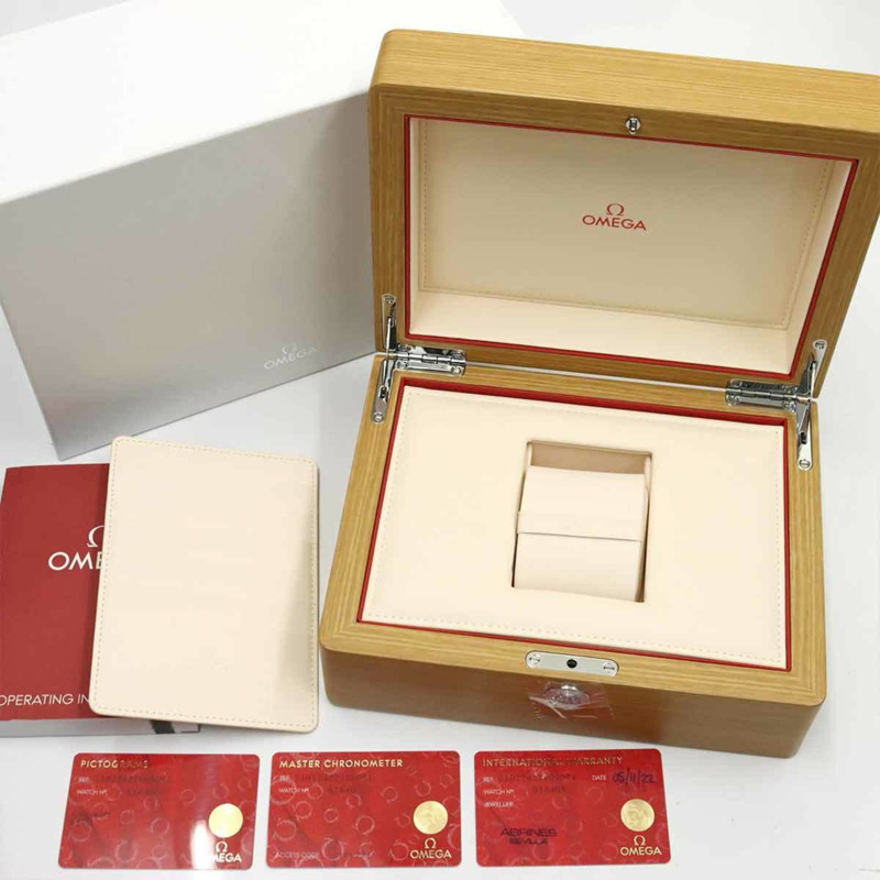 歐米茄海馬系列300公尺潛水錶，同軸至臻天文台認證，雙色錶款，型號210 22 42 20 01 001，男士腕錶，附日期顯示，18K白金錶殼，自動上鍊-1