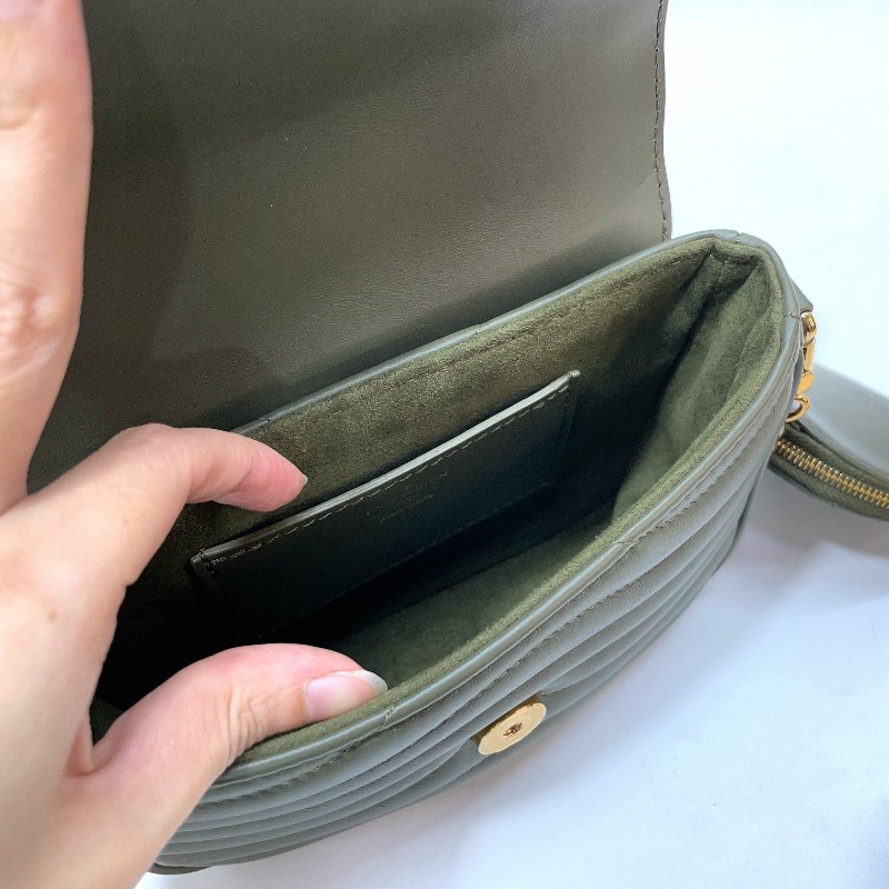 LV 墨綠牛皮山形紋霧金釦New Wave斜背包-9