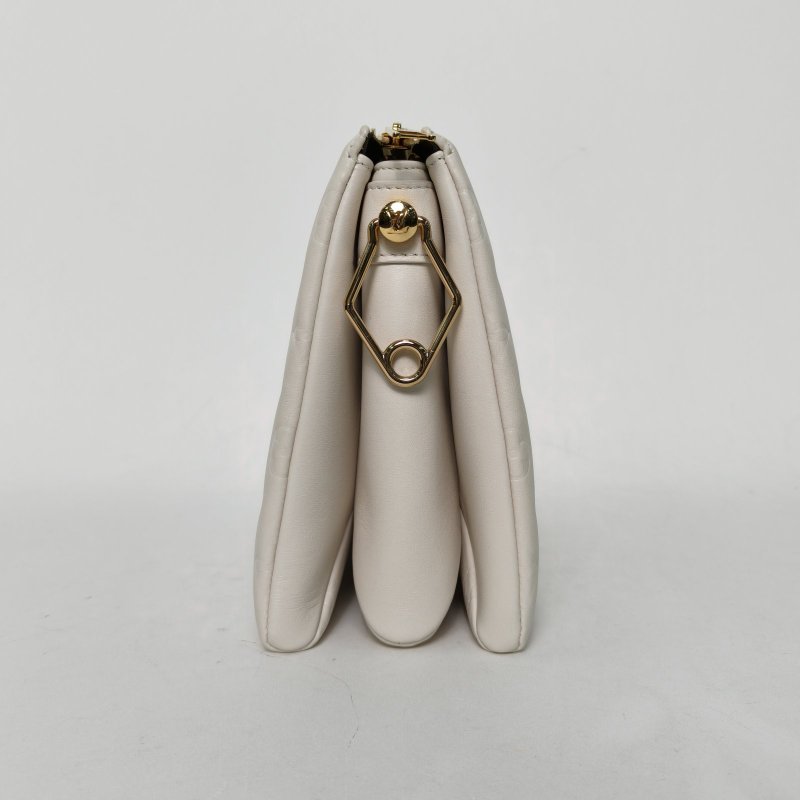 LOUIS VUITTON Coussin小號26白色羊皮晶片肩背包-3