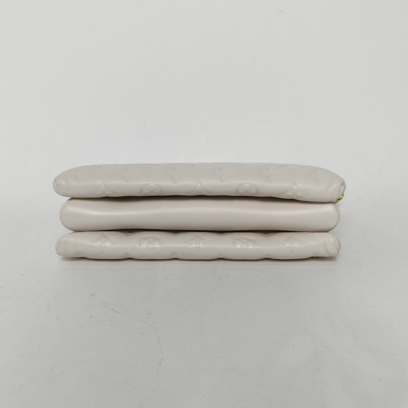 LOUIS VUITTON Coussin小號26白色羊皮晶片肩背包-4