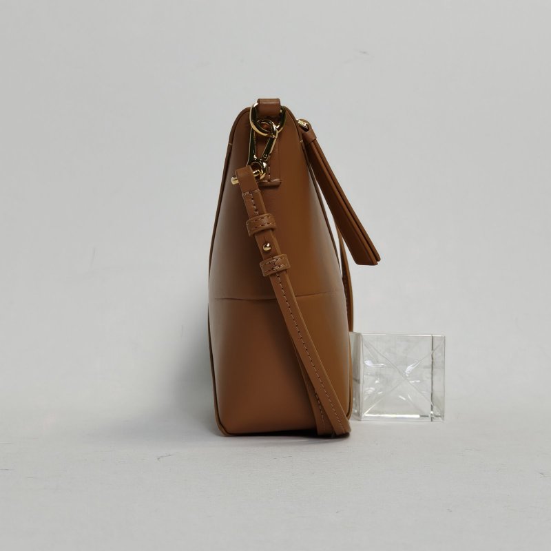 LOEWE 棕色牛皮金扣puzzlefoldpouch變形包腋下包飯盒包肩背包-1