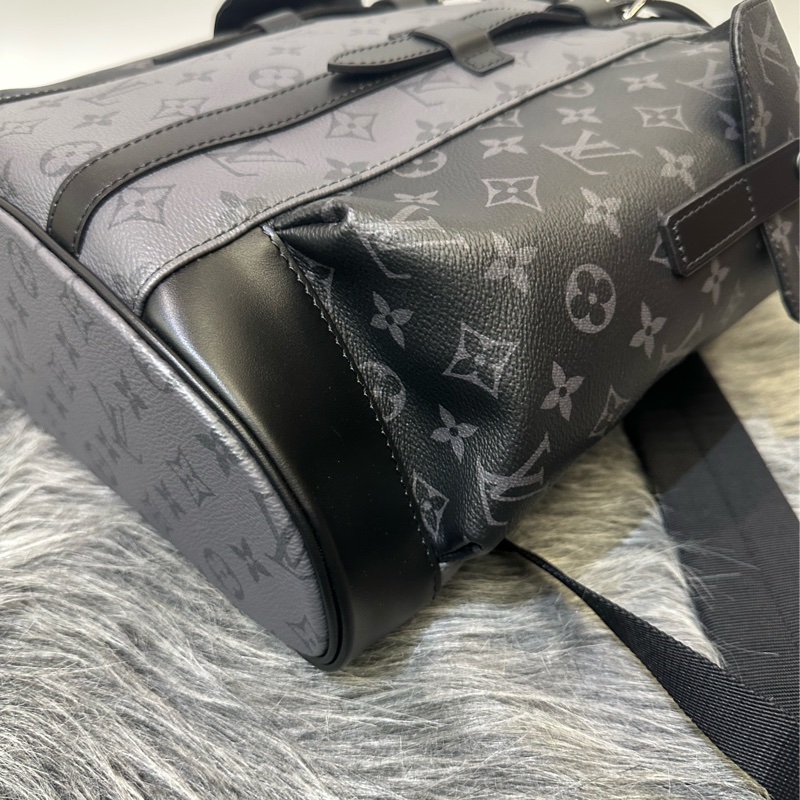 LV 黑灰原花銀釦雙側口袋Christopher MM束口下蓋後背包M45419-6