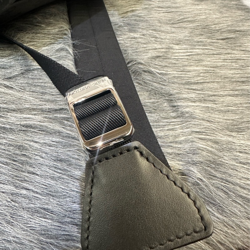 LV 黑灰原花銀釦雙側口袋Christopher MM束口下蓋後背包M45419-7