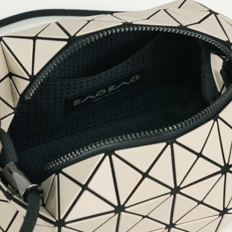 Loop Matte 霧面拉鍊肩背/斜背包(灰褐色)-5