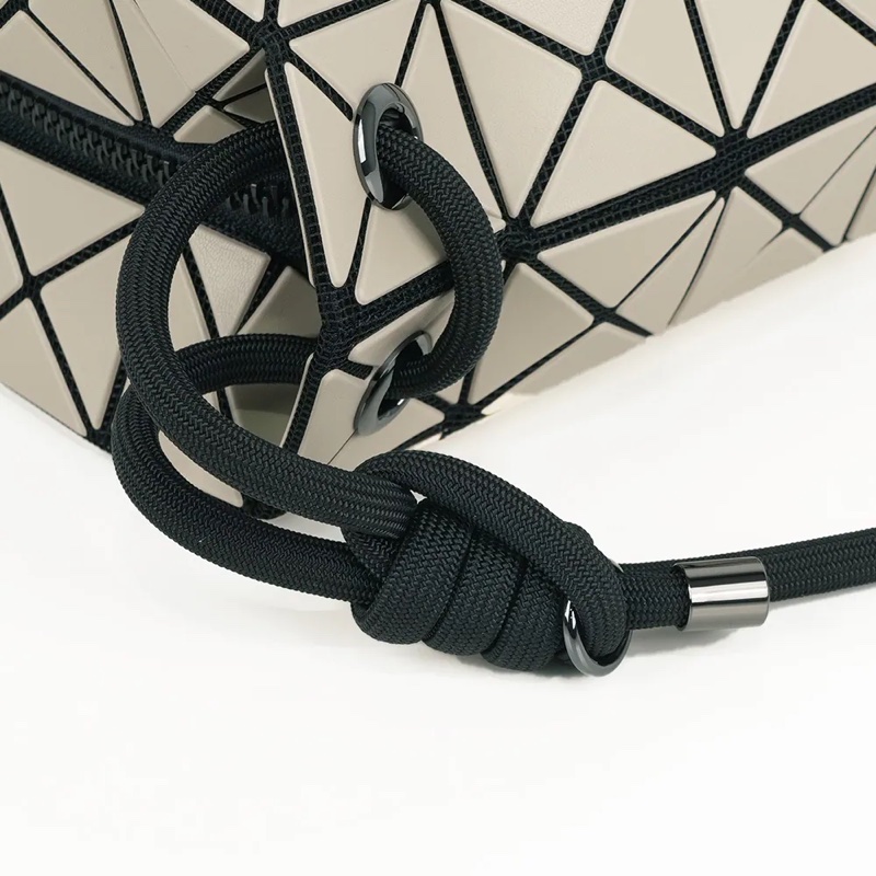 Loop Matte 霧面拉鍊肩背/斜背包(灰褐色)-6