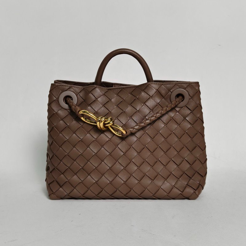 BOTTEGA VENETA Andiamo編織磁扣開合小號咖啡色羊皮肩背包-0