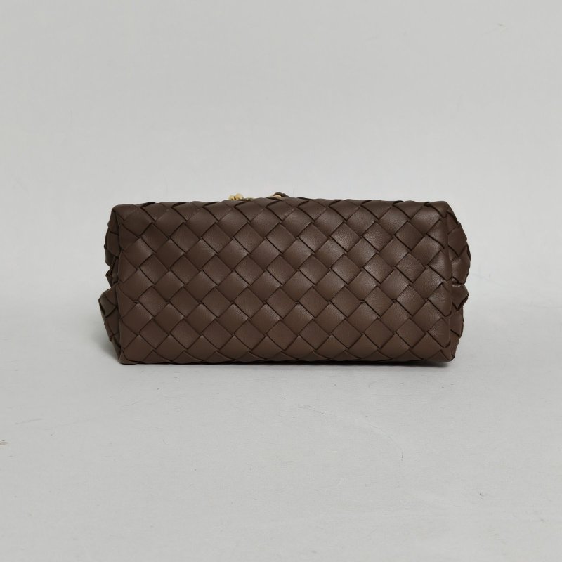 BOTTEGA VENETA Andiamo編織磁扣開合小號咖啡色羊皮肩背包-4