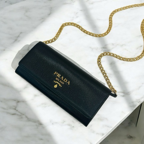 莉亞精品♡ Prada 黑金woc 鏈條包 九新美包