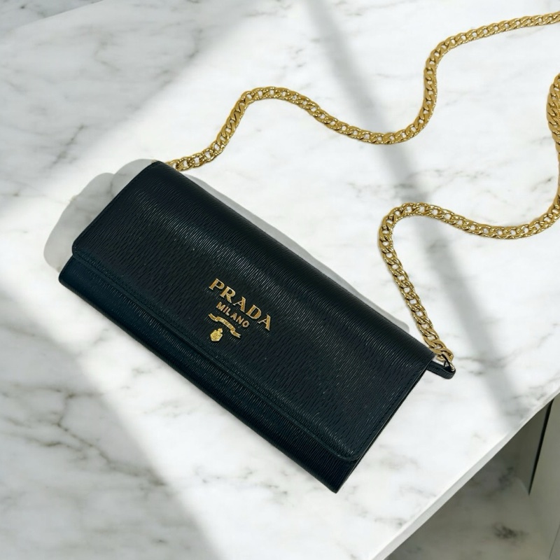 莉亞精品♡ Prada 黑金woc 鏈條包 九新美包-0