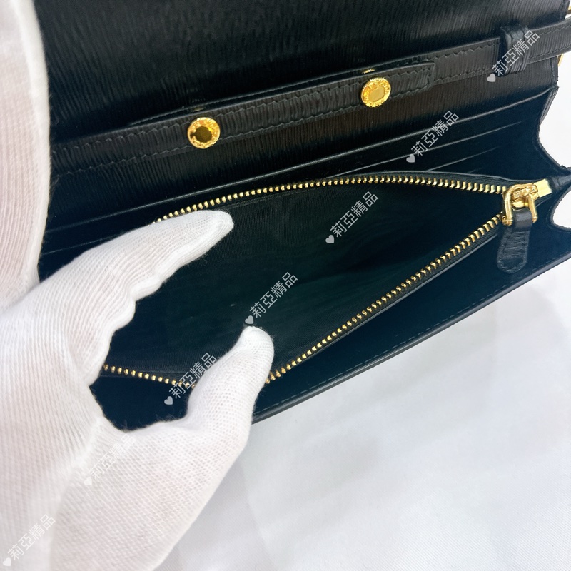 莉亞精品♡ Prada 黑金woc 鏈條包 九新美包-14