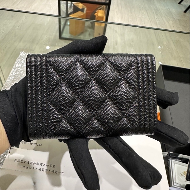CHANEL黑色荔枝皮銀釦下蓋BOY單層卡包A80603-10