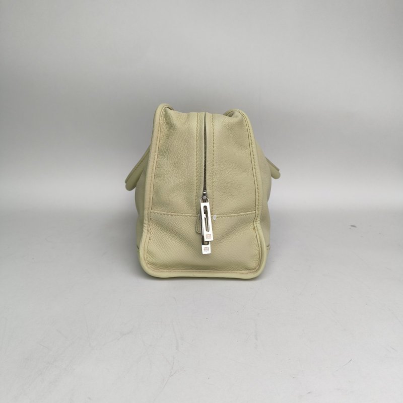 LOEWE Amazona36Bag淡黃色牛皮銀扣肩背包-1