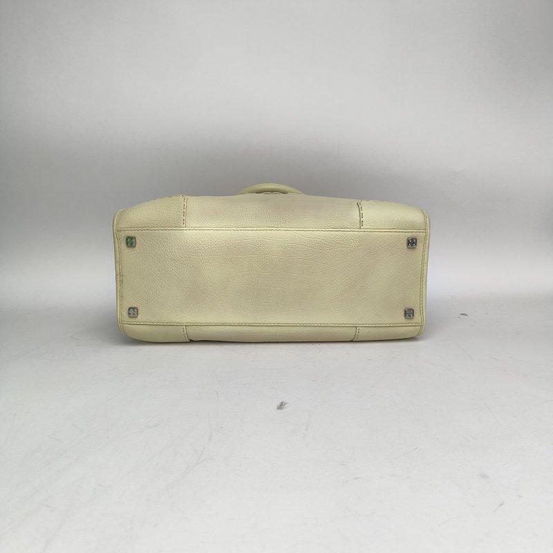 LOEWE Amazona36Bag淡黃色牛皮銀扣肩背包-4