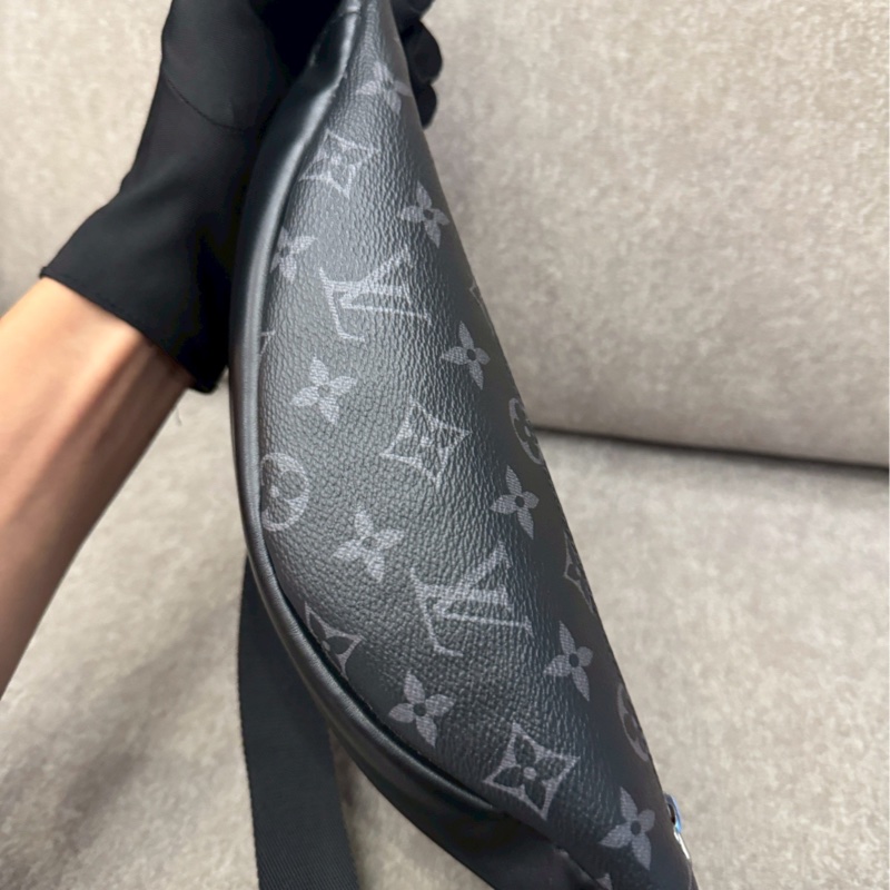 LV黑老花郵差包-2