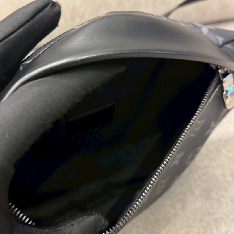 LV黑老花郵差包-6