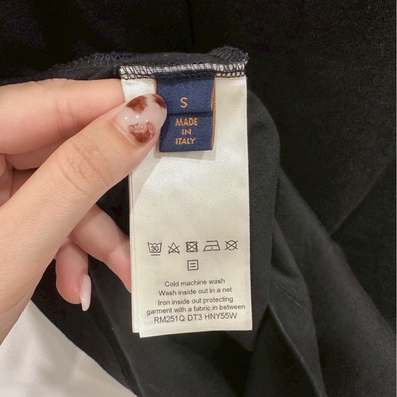 LV浮雕logo短袖黑-3