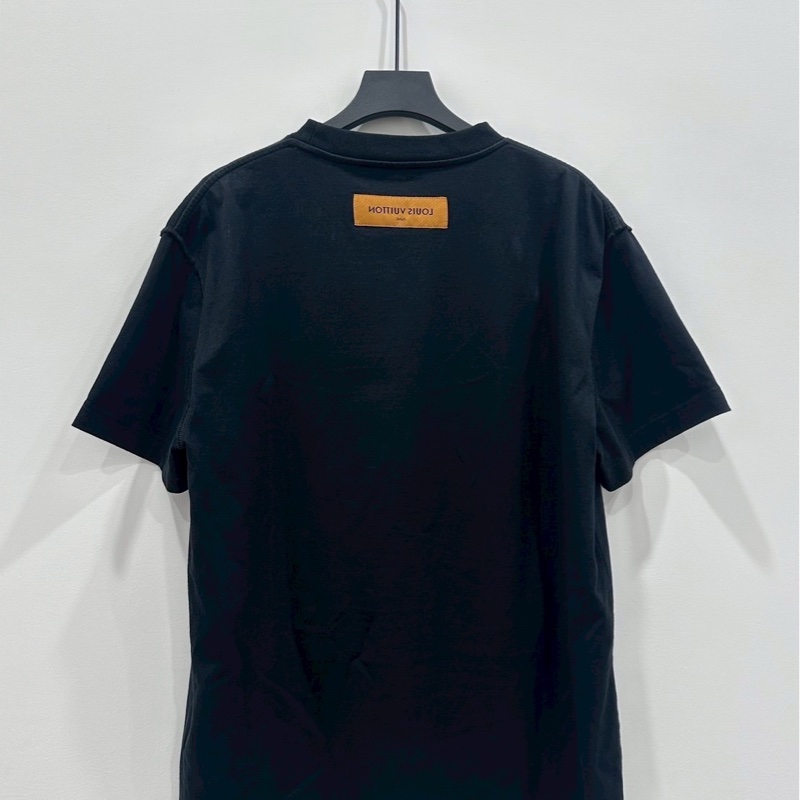 LV浮雕logo短袖黑-4